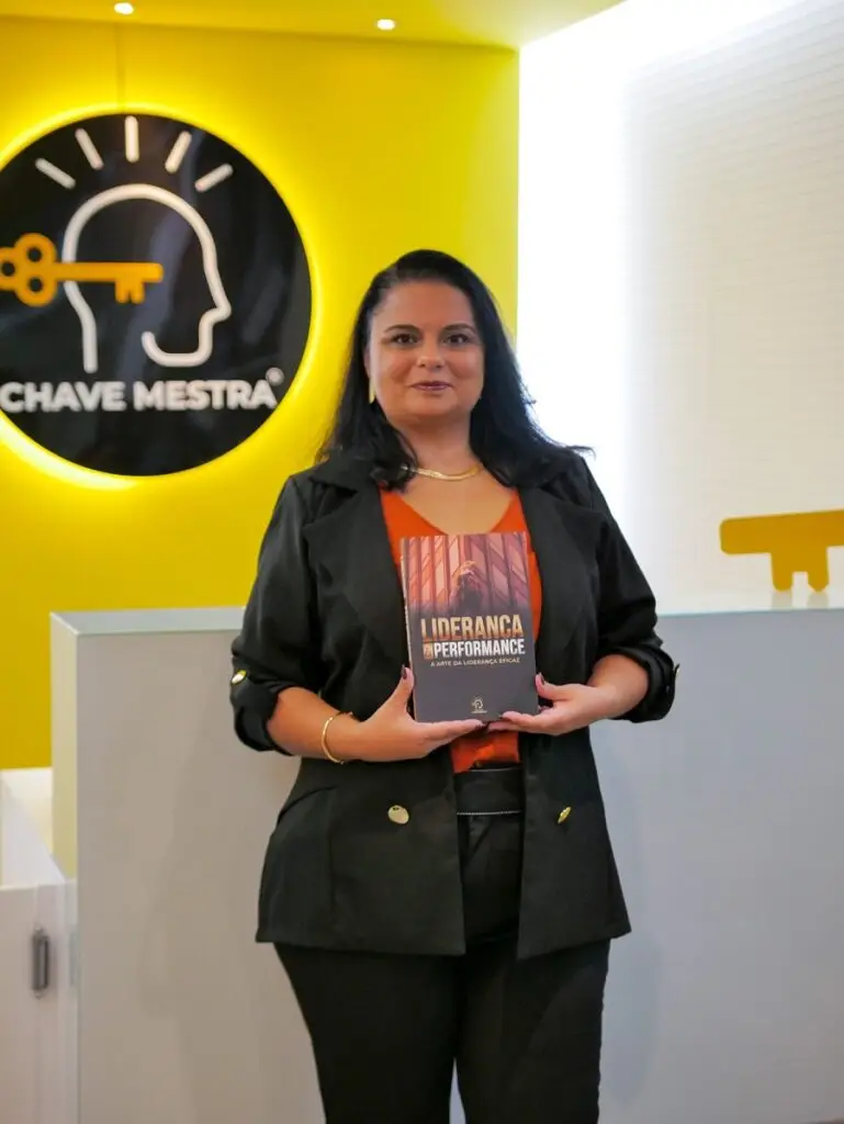 Gi Coelho é co-autora dao livro Liderança e Performance