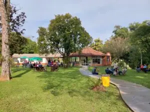 amplo e aconchegante espaço do Centro de Espiritualidade Cristo Rei