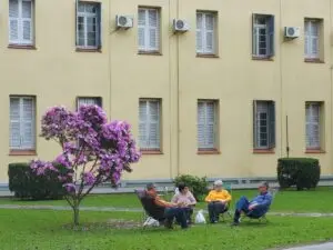 amplo e aconchegante espaço do Centro de Espiritualidade Cristo Rei