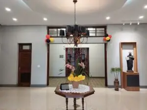 amplo e aconchegante espaço do Centro de Espiritualidade Cristo Rei