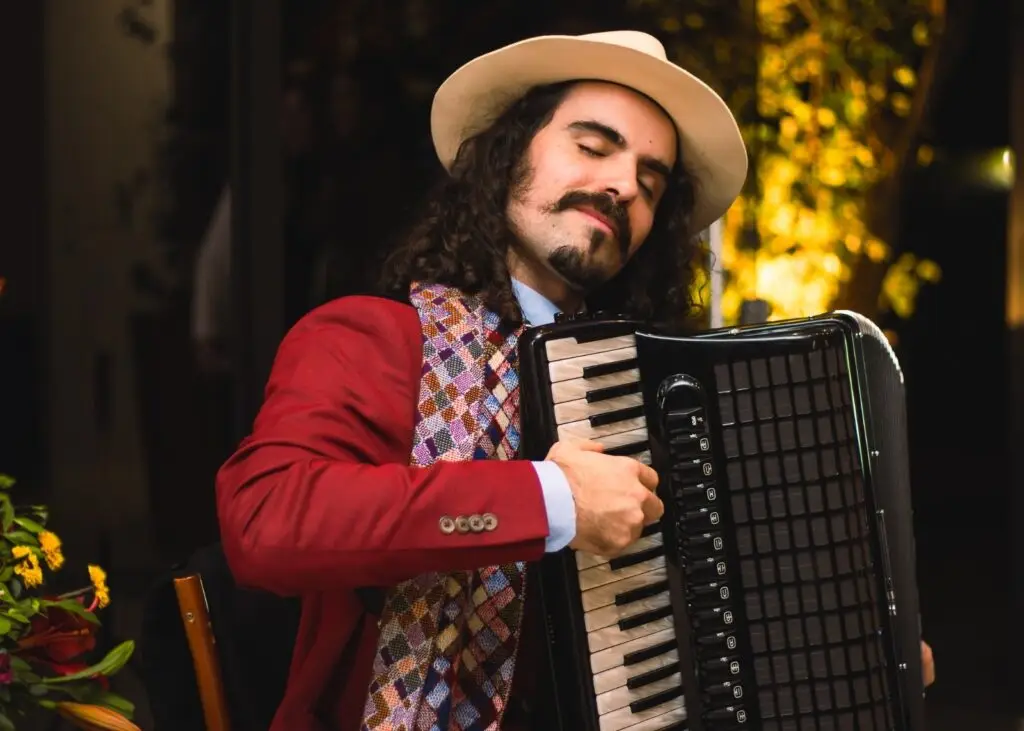 Fernando Ávila, acordeonista, compositor e professor