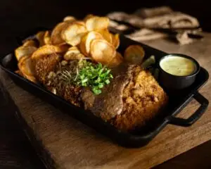 Jaegerschnitzel, empanado ao molho de cogumelos_Manuela Zang Cozinha Artesanal_Foto Jamile Hallam