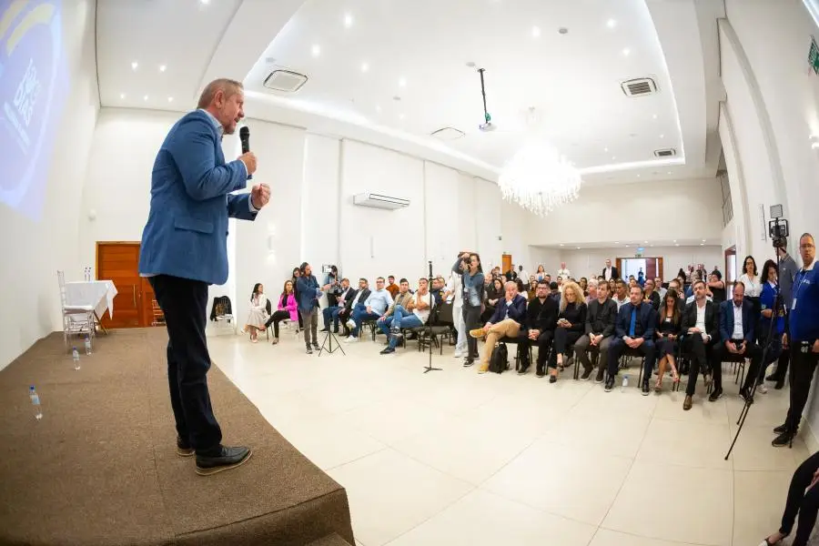 Prefeito Heliomar Franco apresentou as ações de 100 dias de governo | Foto: Pedro H. Tesch