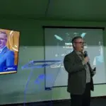 “Digital no bastidor. Humano na entrega”: Lojistas de São Leopoldo conhecem as tendências mundiais do varejo