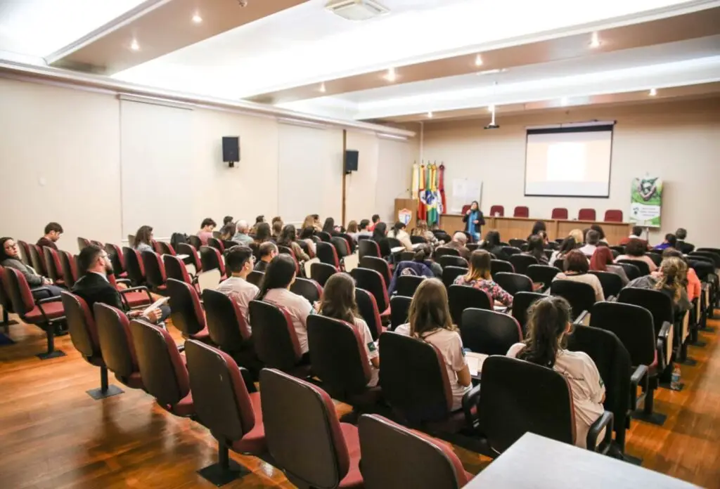 Apoena Socioambiental promove seminário sobre educação ambiental