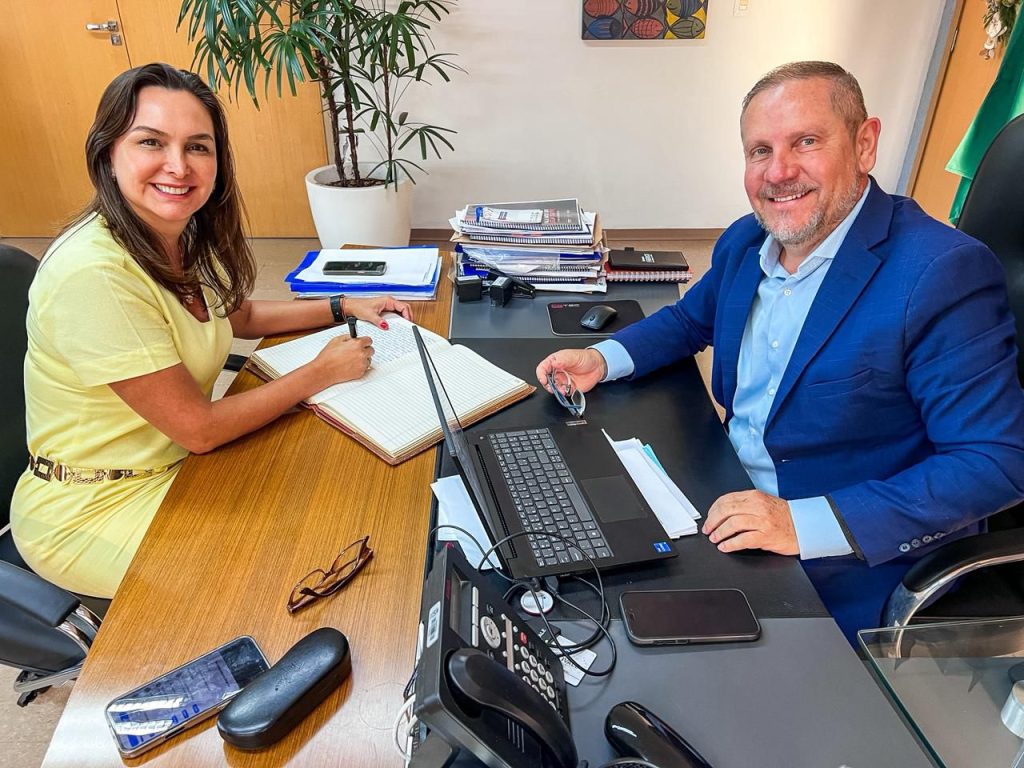 Regina Caetano assume prefeitura interinamente