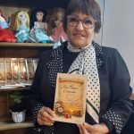 Nova obra de Jurema Chaves revela a conexão poética entre a costura de bonecas de pano e a escrita