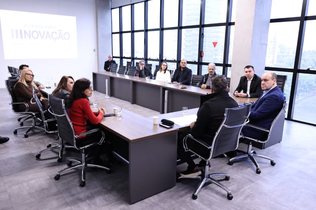 Aliança para a Inovação entrega carta de intenções a pré-candidatos ao governo do Estado