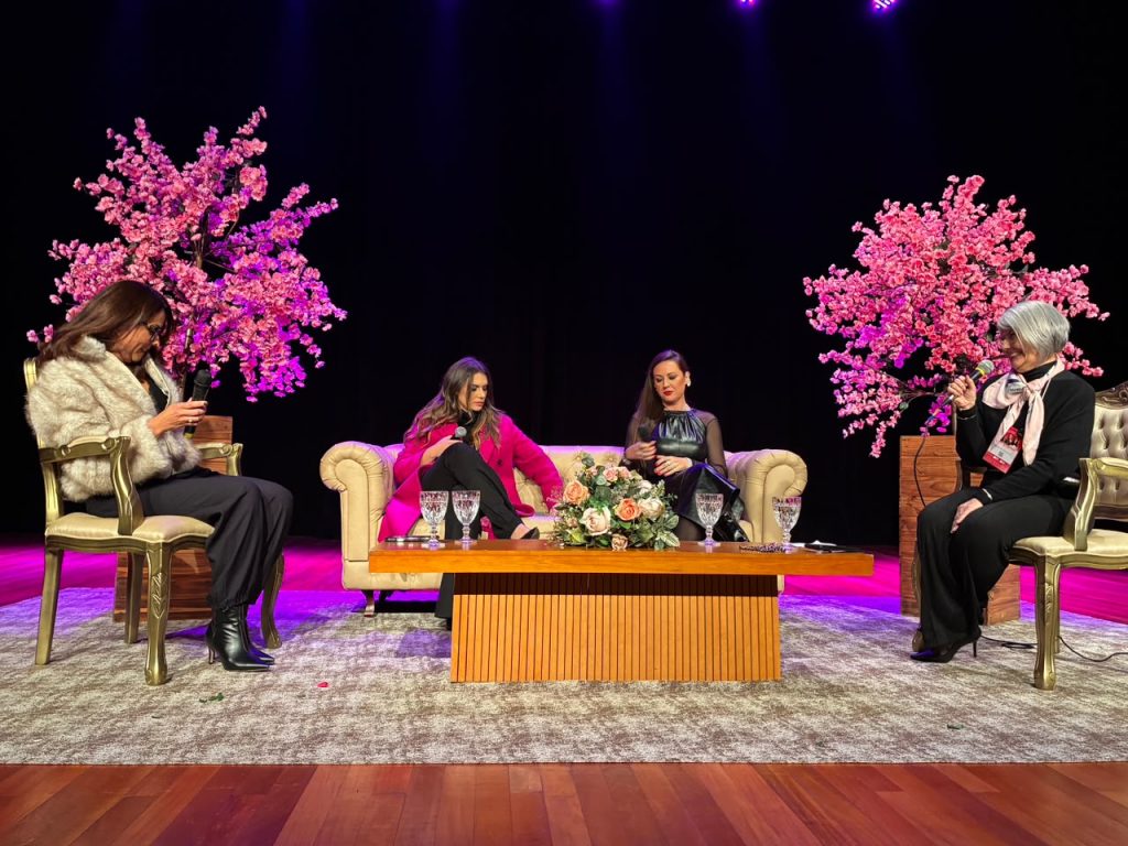 CDL Mulher reúne empreendedoras em evento sobre liderança no Teatro Municipal de São Leopoldo