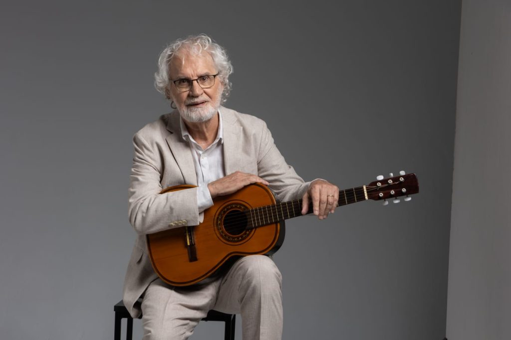 Renato Teixeira abre turnê no Rio Grande do Sul no Teatro Feevale