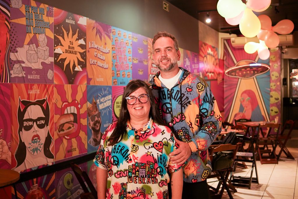 Majestic Drinks celebra quatro anos com programação especial